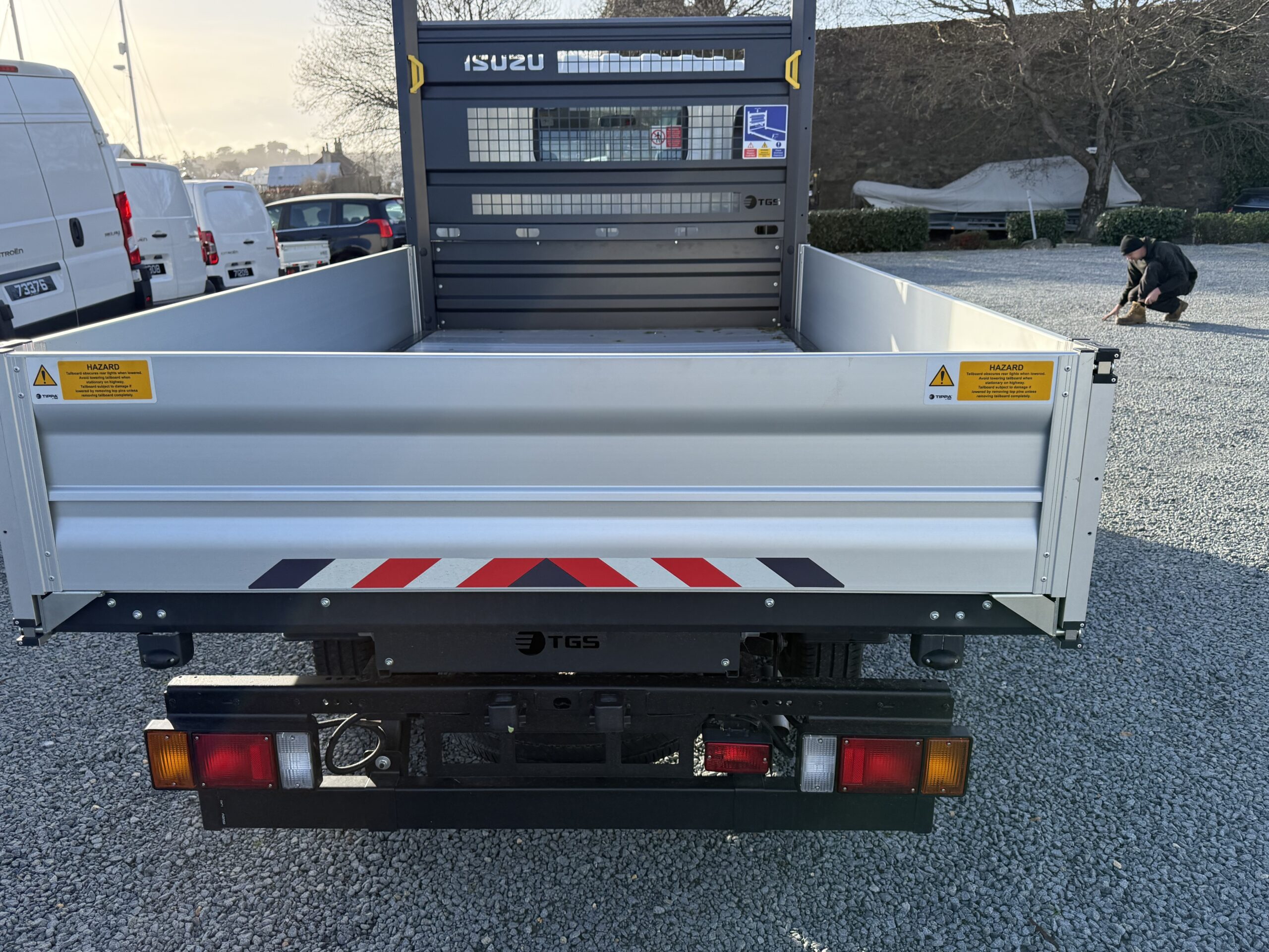 
								Isuzu N35.125 (S) SWB Euro 6 aluminium tipper full									