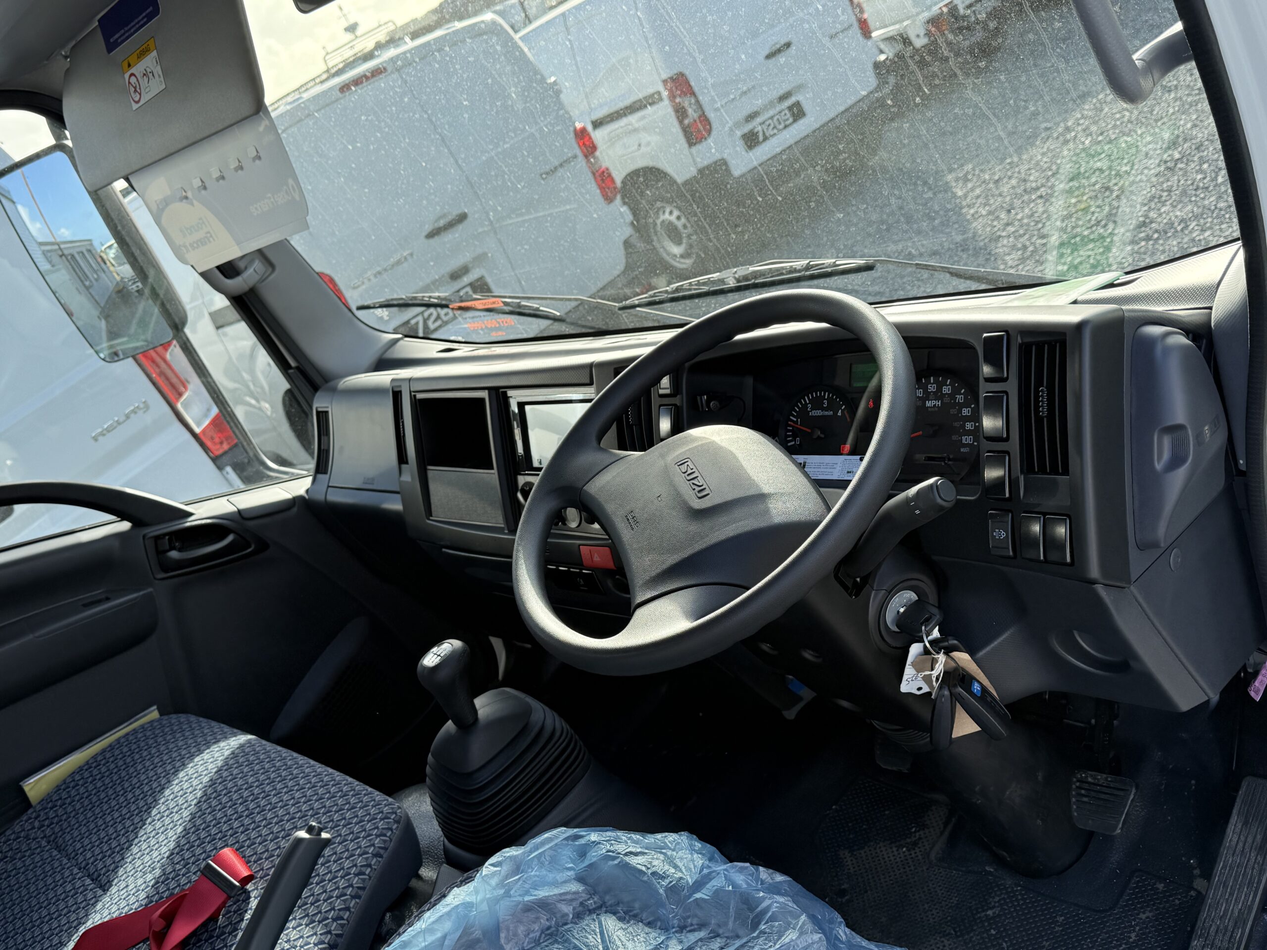 
								Isuzu N35.125 (T) SWB Euro 6 steel floor tipper full									