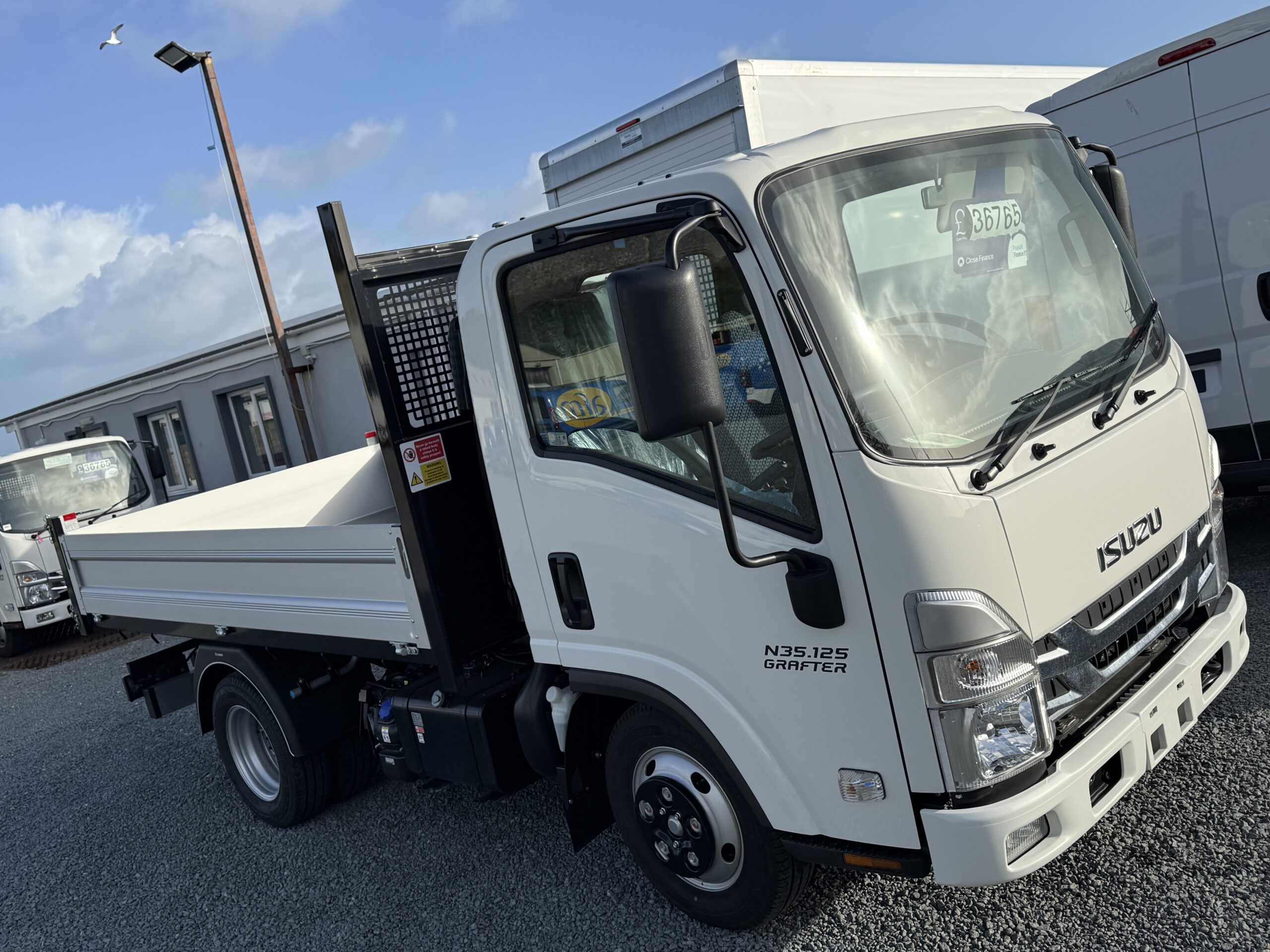 Isuzu N35.125 (T) SWB Euro 6 steel floor tipper