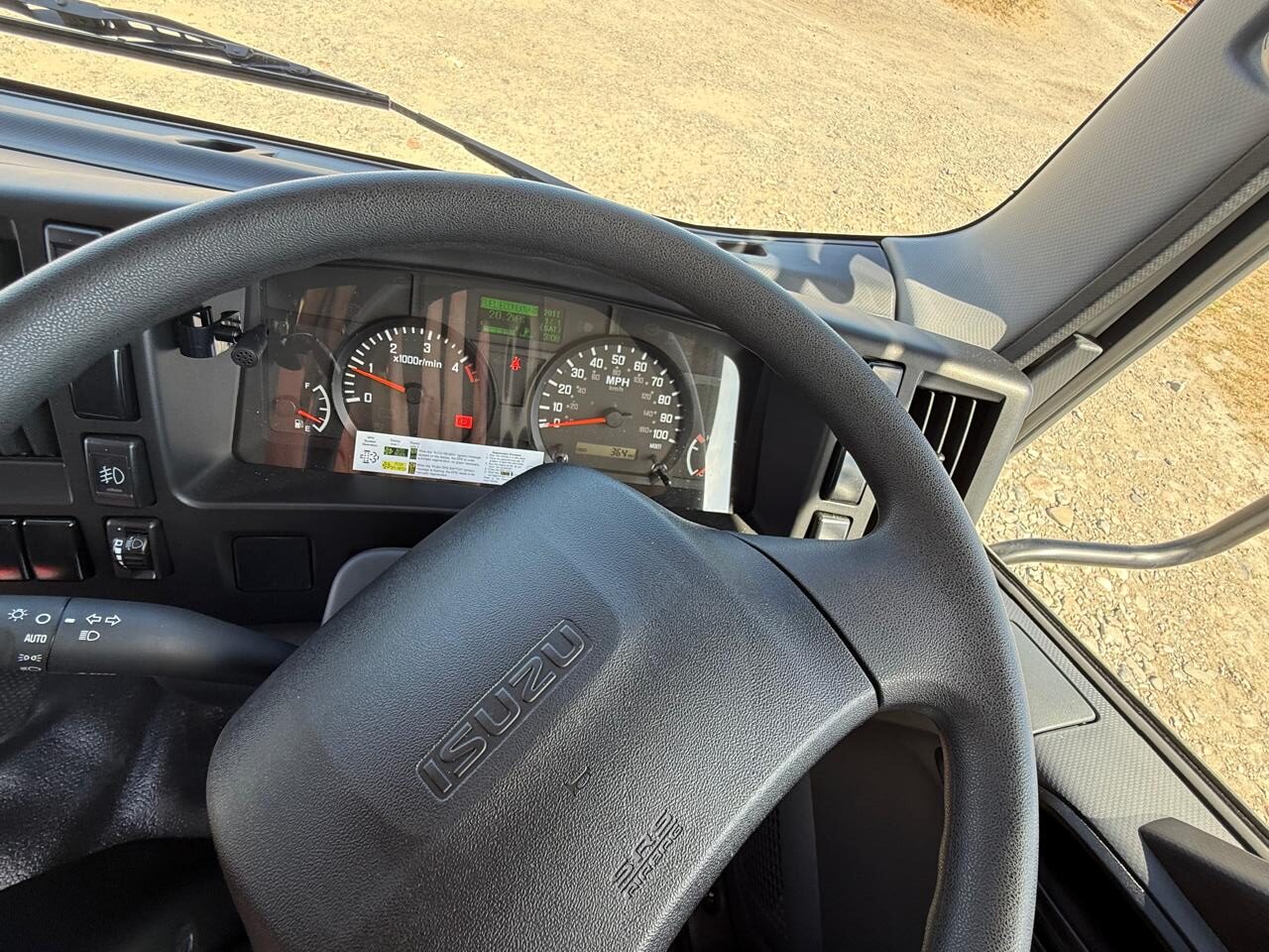 
								Isuzu N35.125 (T) SWB Euro 6 steel floor tipper full									