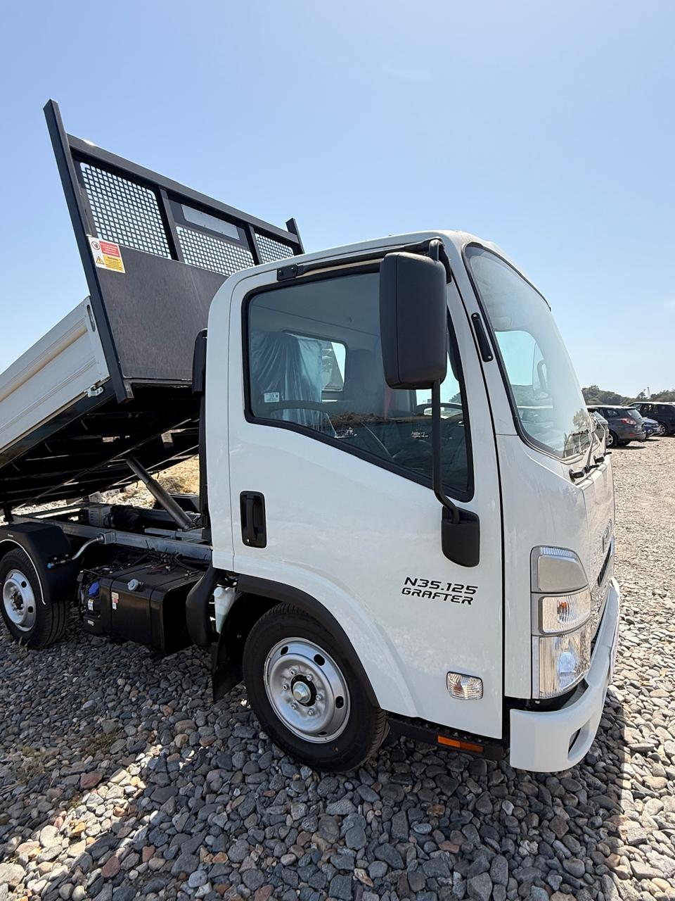 
								Isuzu N35.125 (S) SWB Euro 6 steel floor tipper full									