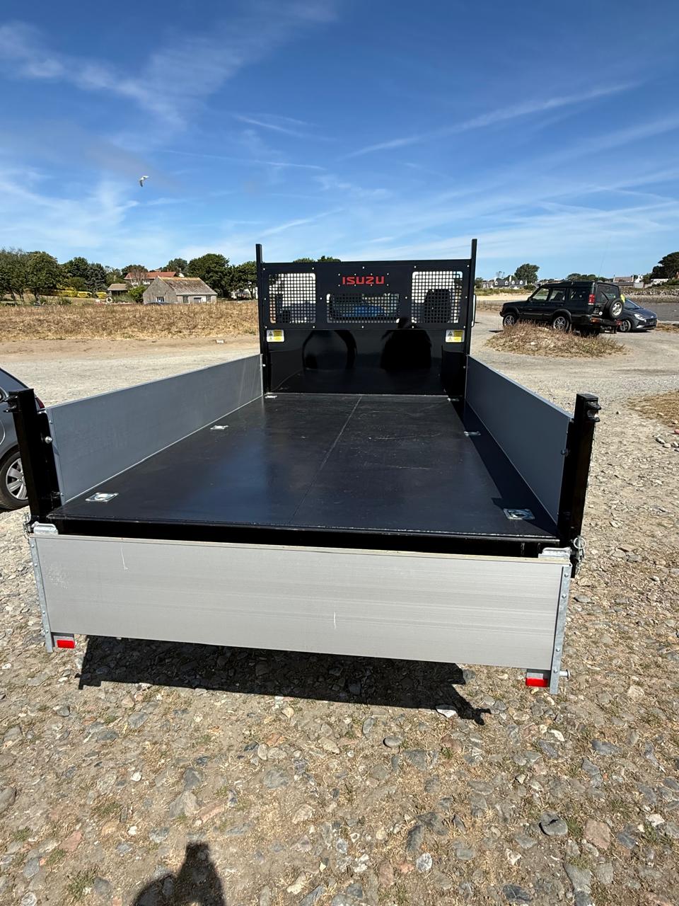 
								Isuzu N35.125 (T) SWB Euro 6 steel floor tipper full									