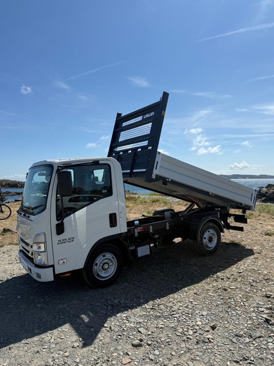 
								Isuzu N35.125 (S) SWB Euro 6 aluminium tipper full									