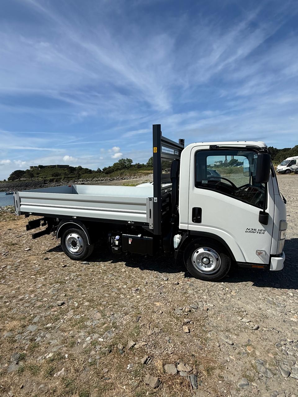 
								Isuzu N35.125 (S) SWB Euro 6 aluminium tipper full									
