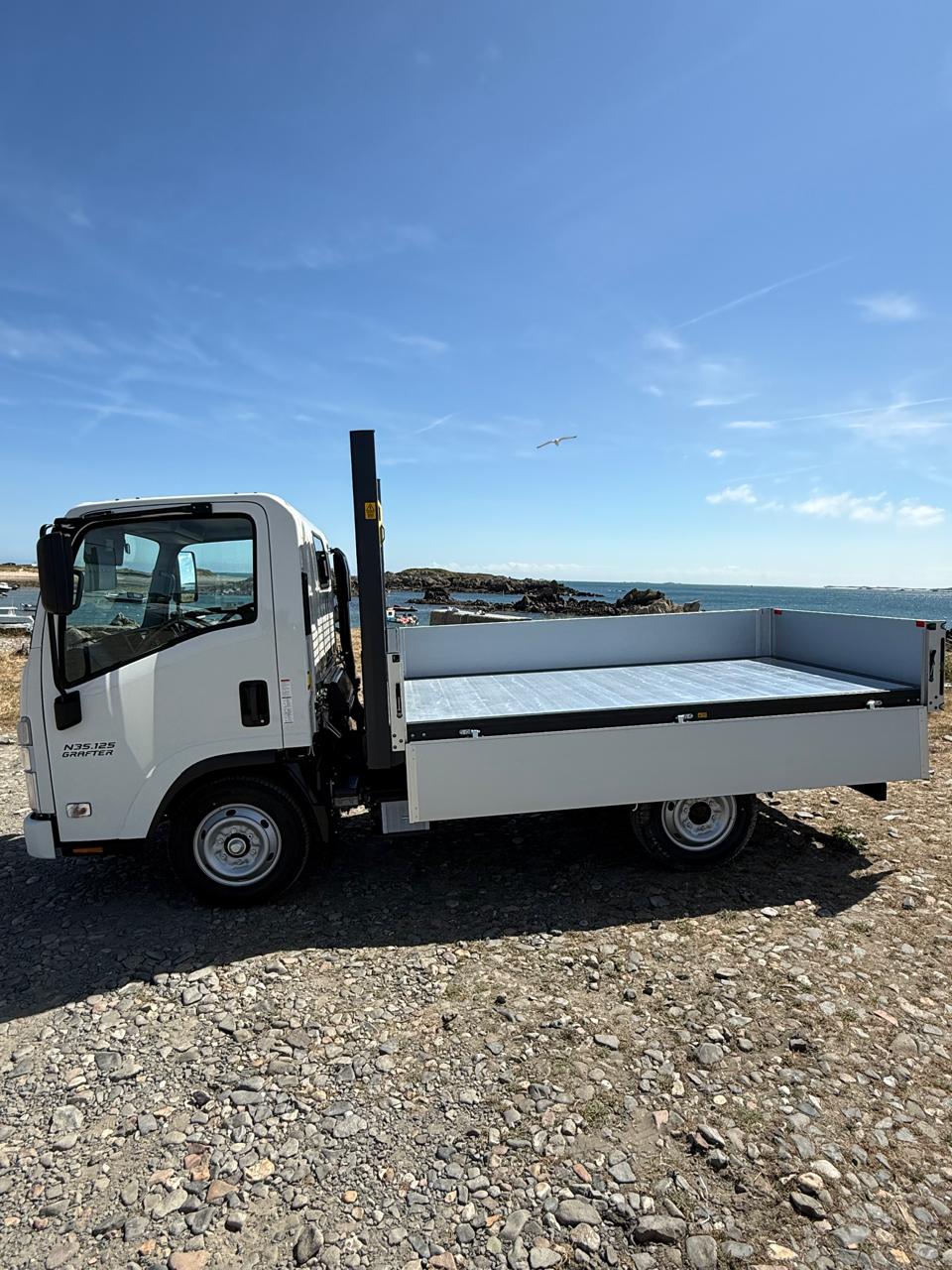
								Isuzu N35.125 (S) SWB Euro 6 aluminium tipper full									