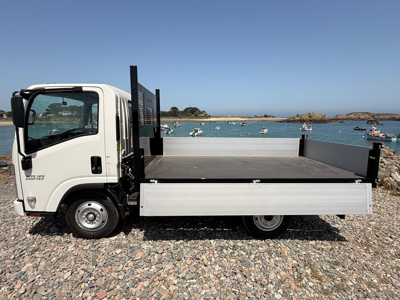 
								Isuzu N35.125 (S) SWB Euro 6 steel floor tipper full									
